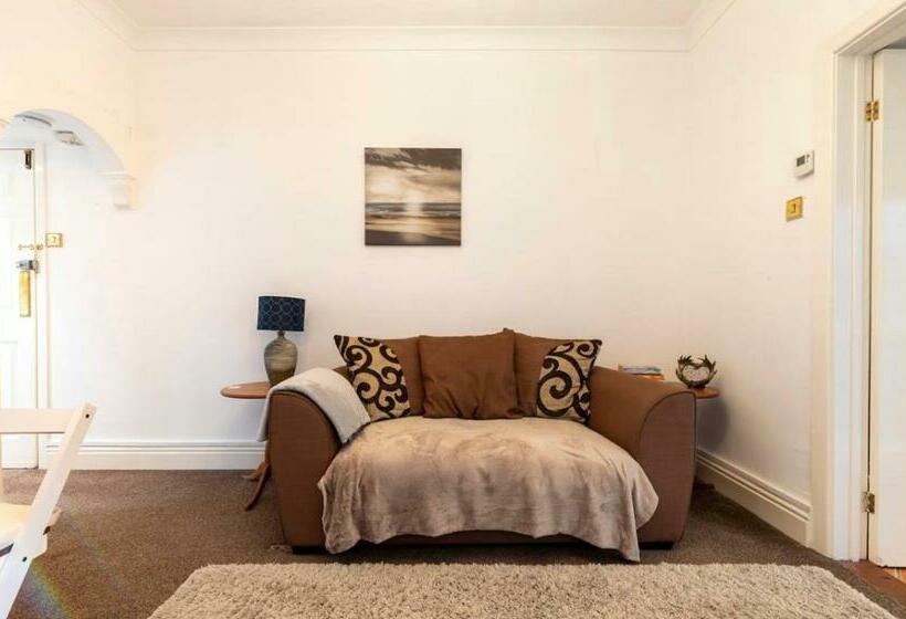 Shelley’s Seaside Stay