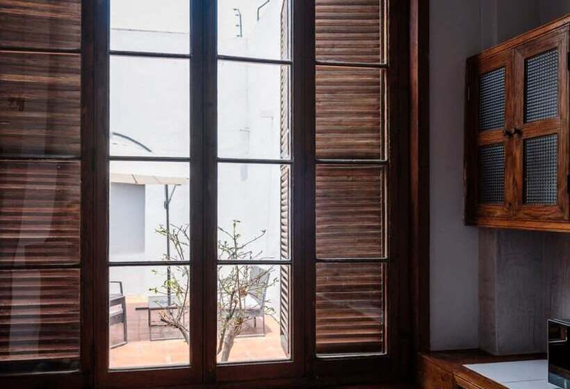 3br Baroque Villa With Spacious Terrace