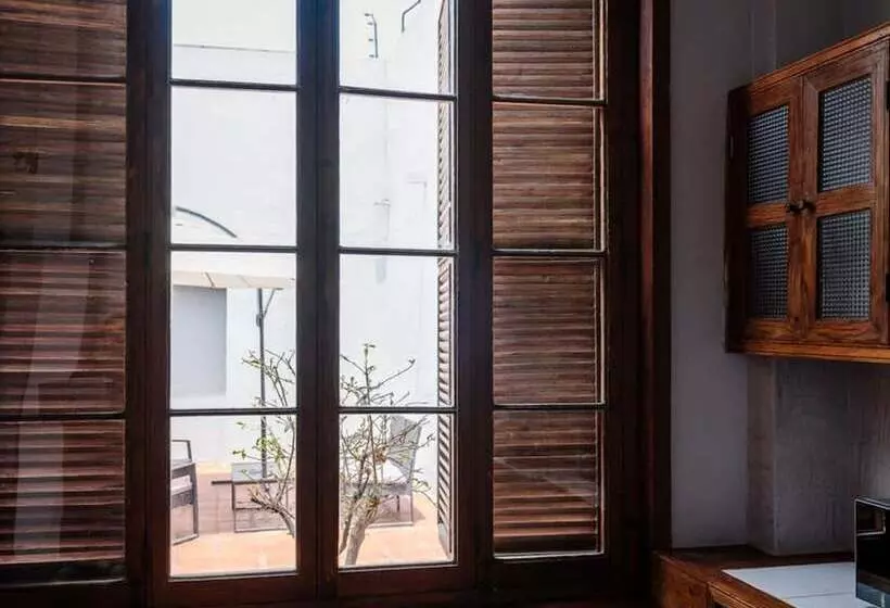 3br Baroque Villa With Spacious Terrace