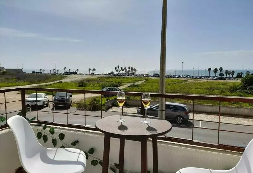 Carcavelos Surf Beach House