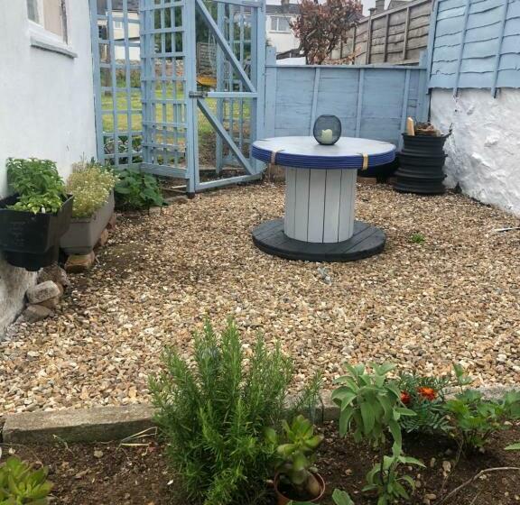 Carn View Located Nr Heartlands & Carn Brea