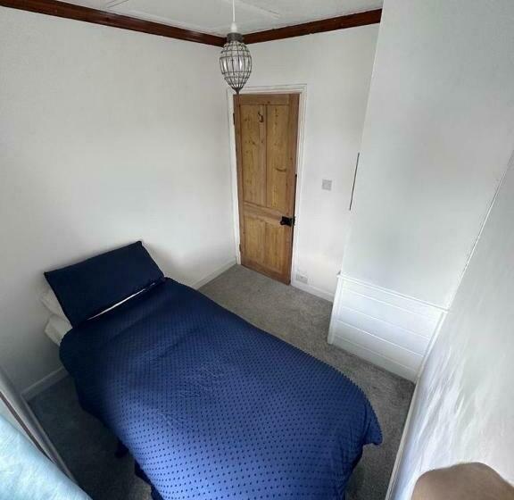 Carn View Located Nr Heartlands & Carn Brea