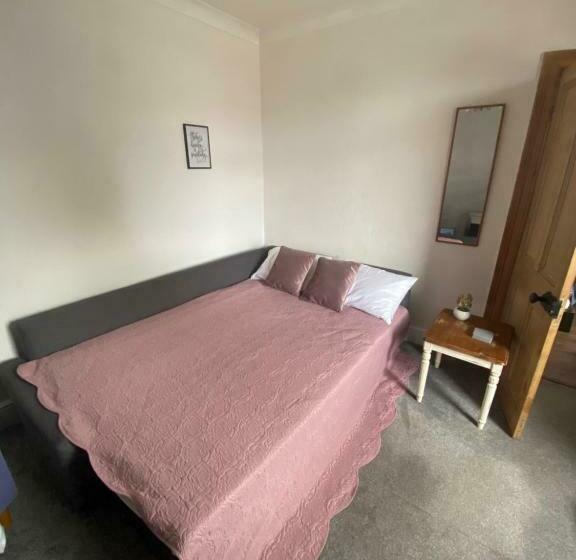 Carn View Located Nr Heartlands & Carn Brea