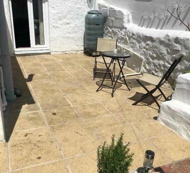 Carn View Located Nr Heartlands & Carn Brea