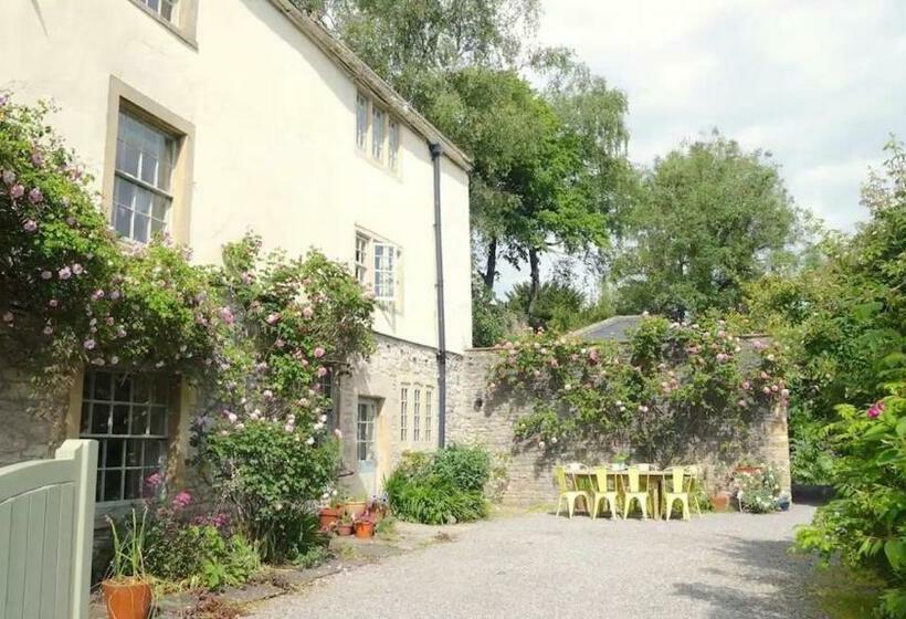 Lovely Property In The Heart Of Somerset, Sleeps 9