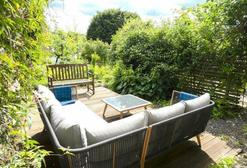 Lovely Property In The Heart Of Somerset, Sleeps 9