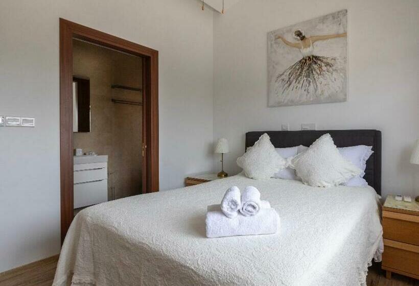 Sunny Captains House With A Pool