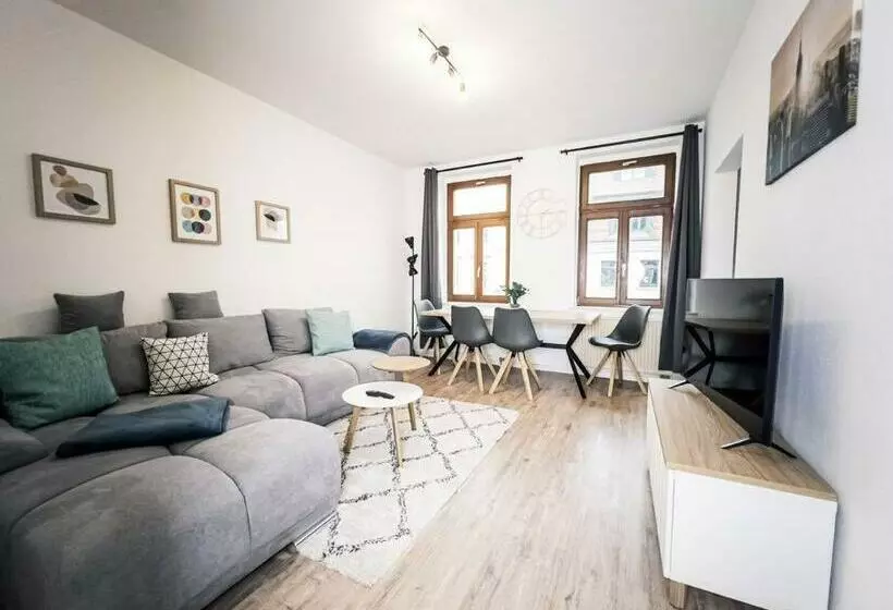 ⋙ Stilvolle Wohnung Mit 2 Schlafzimmern & Balkon ⋘