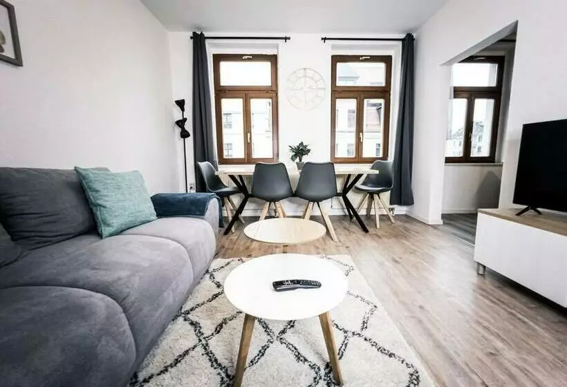 ⋙ Stilvolle Wohnung Mit 2 Schlafzimmern & Balkon ⋘