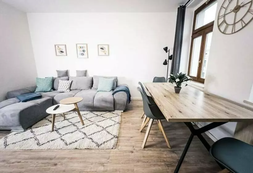 ⋙ Stilvolle Wohnung Mit 2 Schlafzimmern & Balkon ⋘