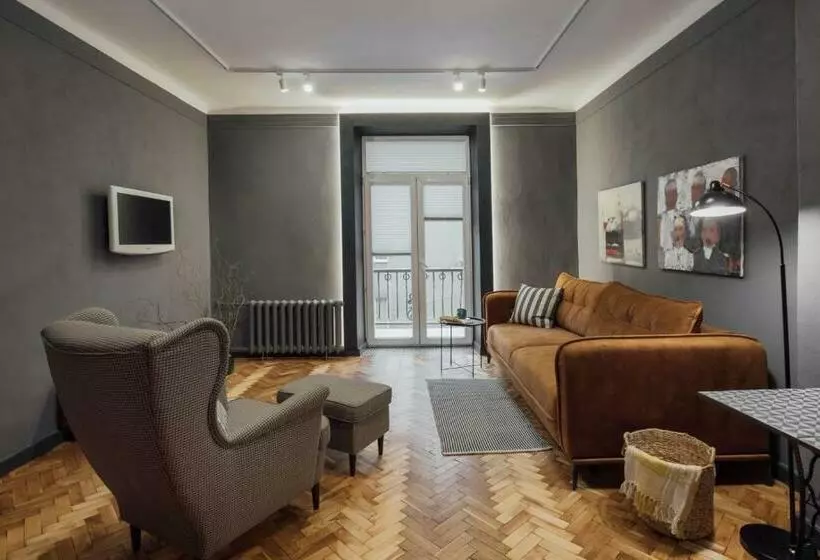 Apartment On Hnatiuka With Parking
