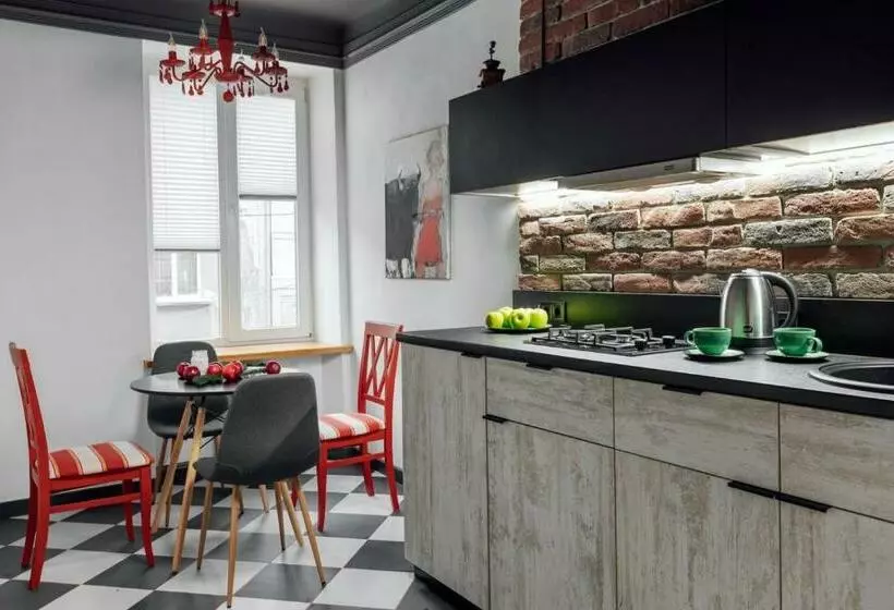 Apartment On Hnatiuka With Parking