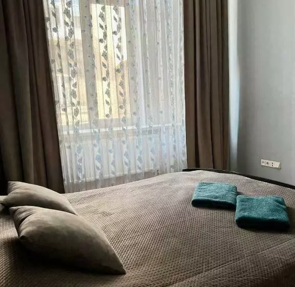 Apartment On Hnatiuka With Parking