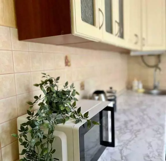 Apartment On Hnatiuka With Parking