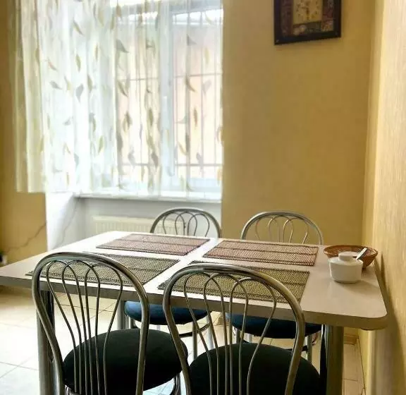 Apartment On Hnatiuka With Parking