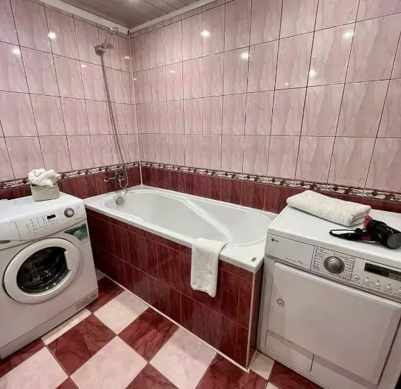 Apartment On Hnatiuka With Parking