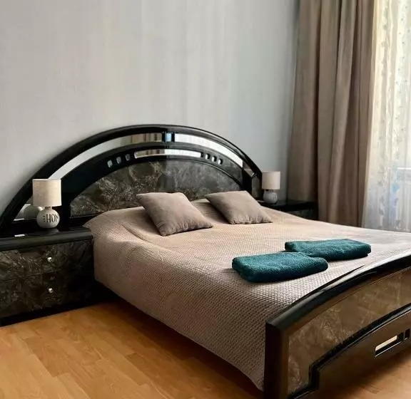 Apartment On Hnatiuka With Parking