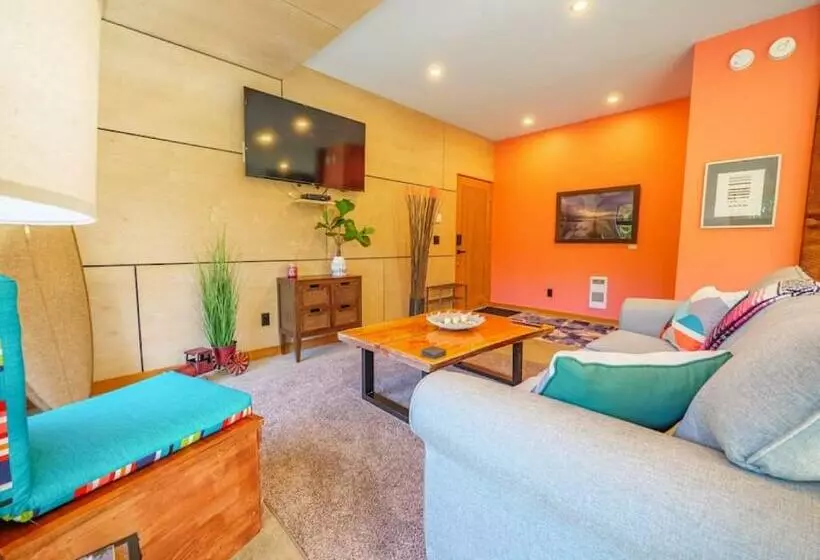 The Black Pearl, Luxury King Bed And Patio