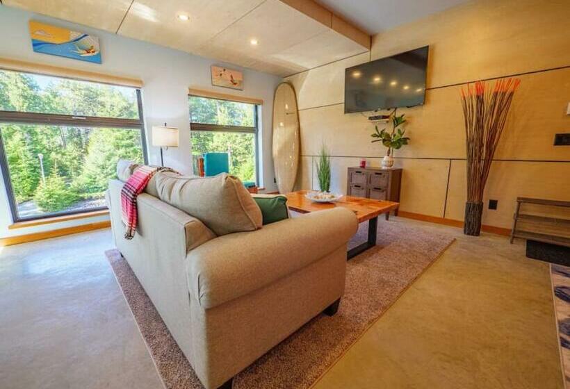 The Black Pearl, Luxury King Bed And Patio