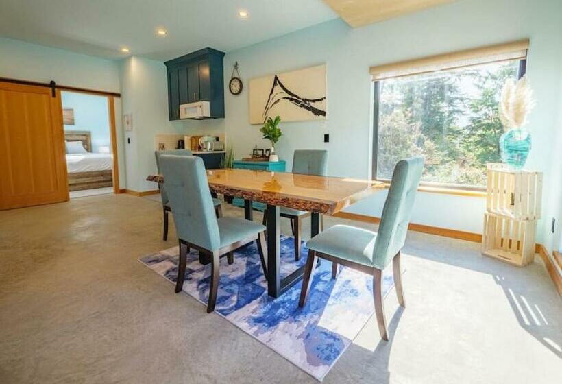 The Black Pearl, Luxury King Bed And Patio