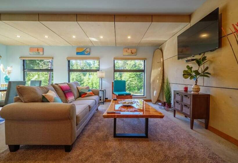 The Black Pearl, Luxury King Bed And Patio