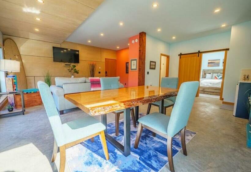 The Black Pearl, Luxury King Bed And Patio