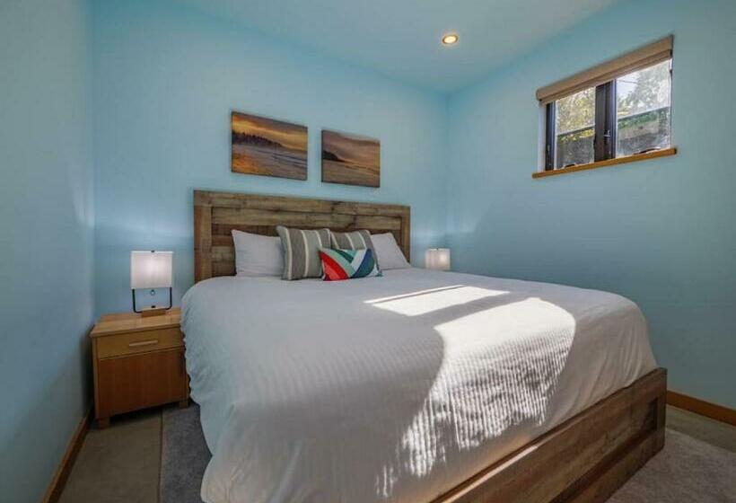 The Black Pearl, Luxury King Bed And Patio