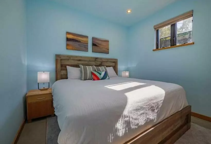 The Black Pearl, Luxury King Bed And Patio