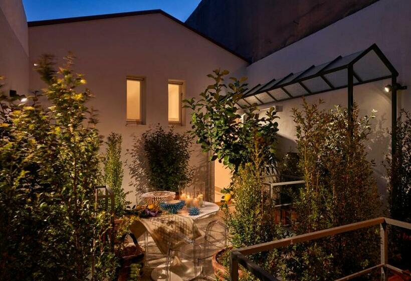 Right House   Indipendent In Characteristic Marina District