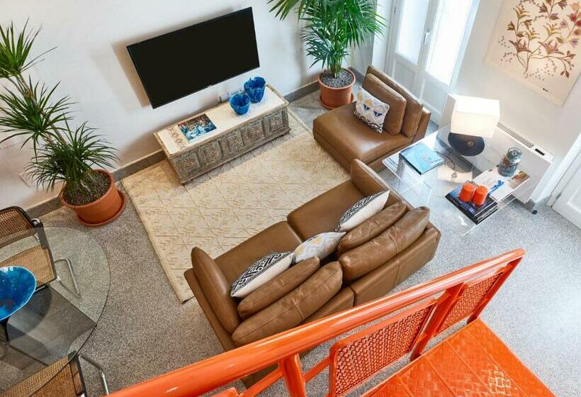 Right House   Indipendent In Characteristic Marina District