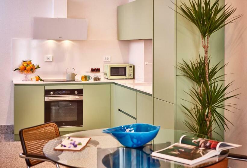 Right House   Indipendent In Characteristic Marina District