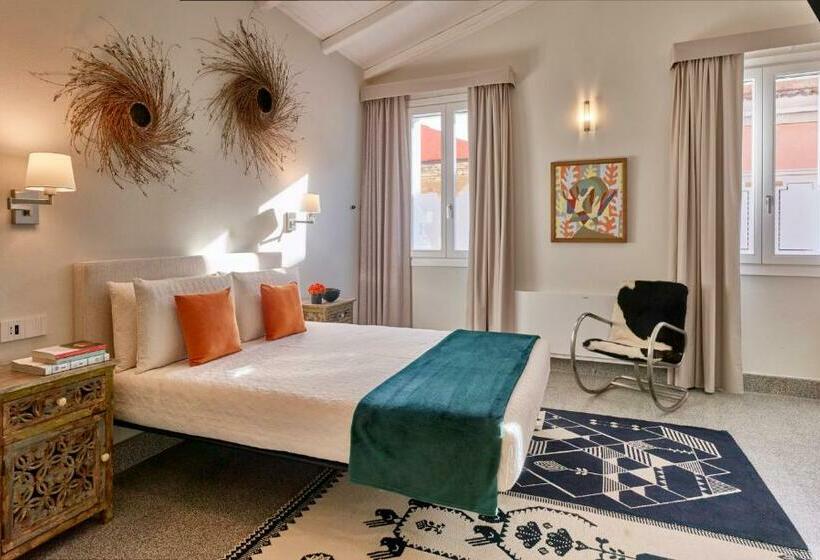 Right House   Indipendent In Characteristic Marina District