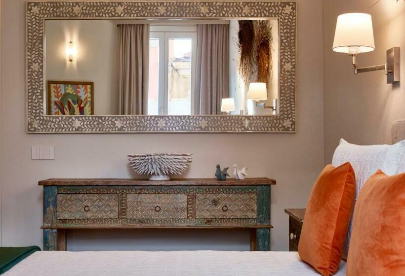 Right House   Indipendent In Characteristic Marina District