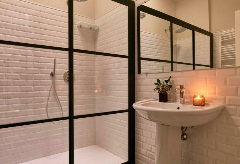 Right House   Indipendent In Characteristic Marina District