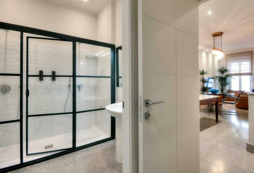 Right House   Indipendent In Characteristic Marina District