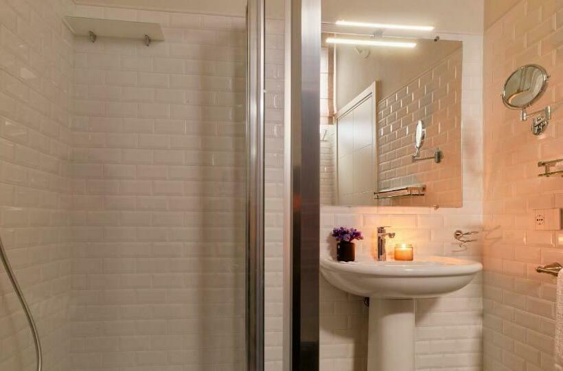 Right House   Indipendent In Characteristic Marina District