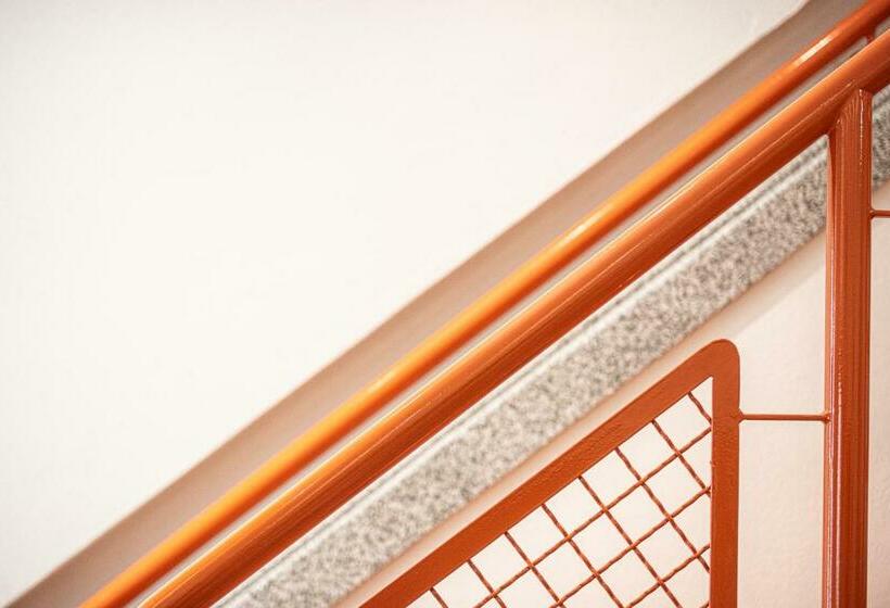 Right House   Indipendent In Characteristic Marina District