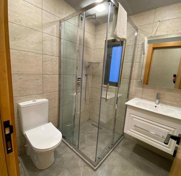 Runaway House Qalacıq