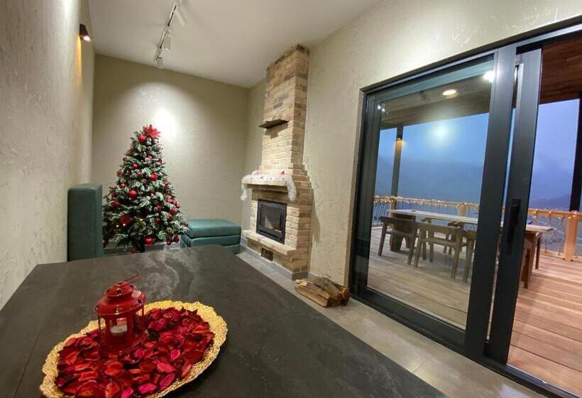 Runaway House Qalacıq