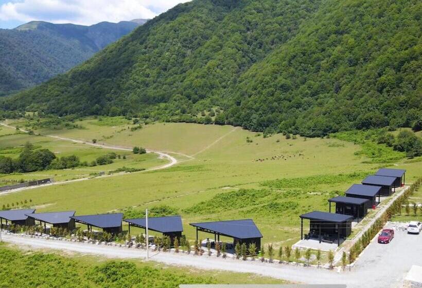 Runaway House Qalacıq