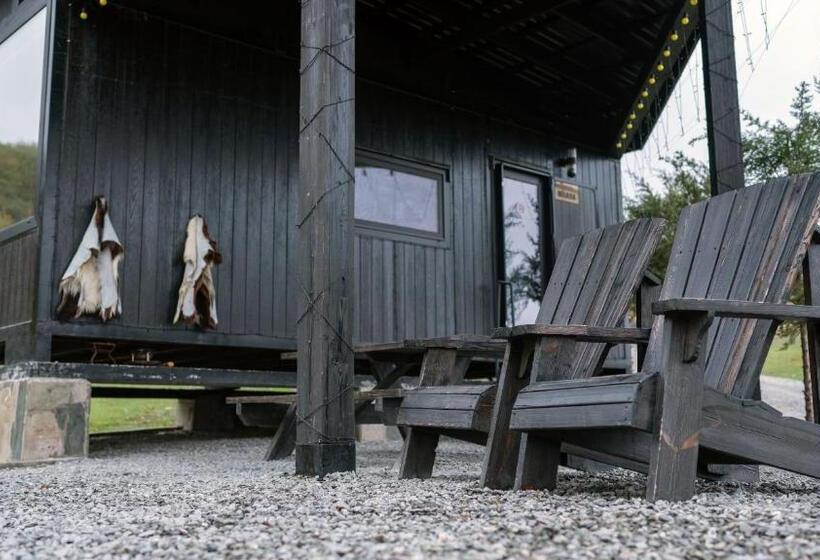 Runaway House Qalacıq