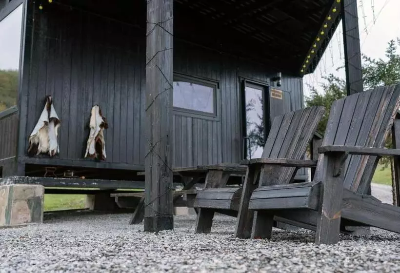 Runaway House   Qalacıq