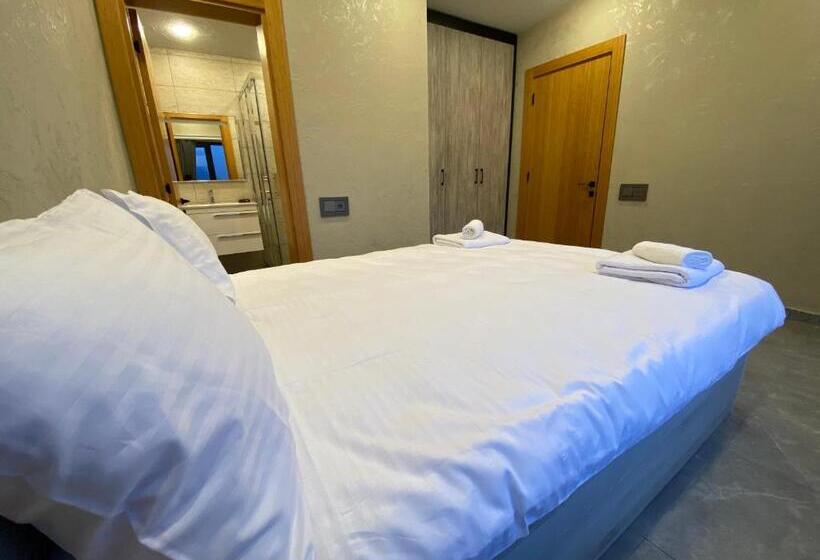 Runaway House Qalacıq