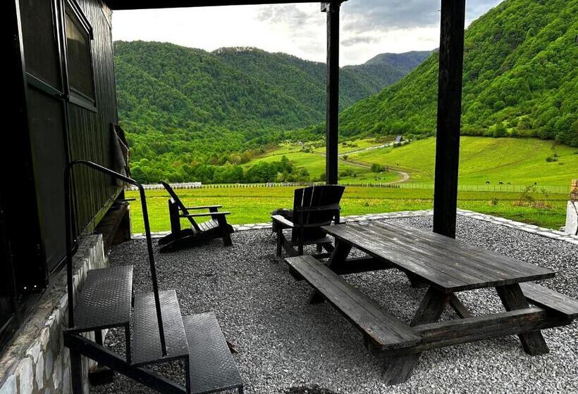 Runaway House Qalacıq