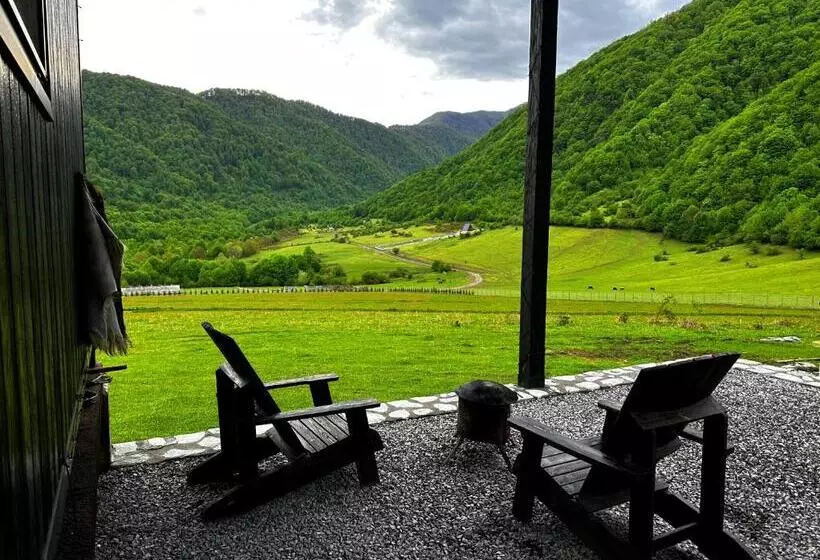 Runaway House   Qalacıq