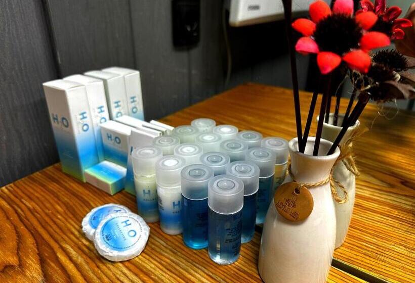 Runaway House Qalacıq