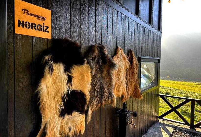 Runaway House Qalacıq