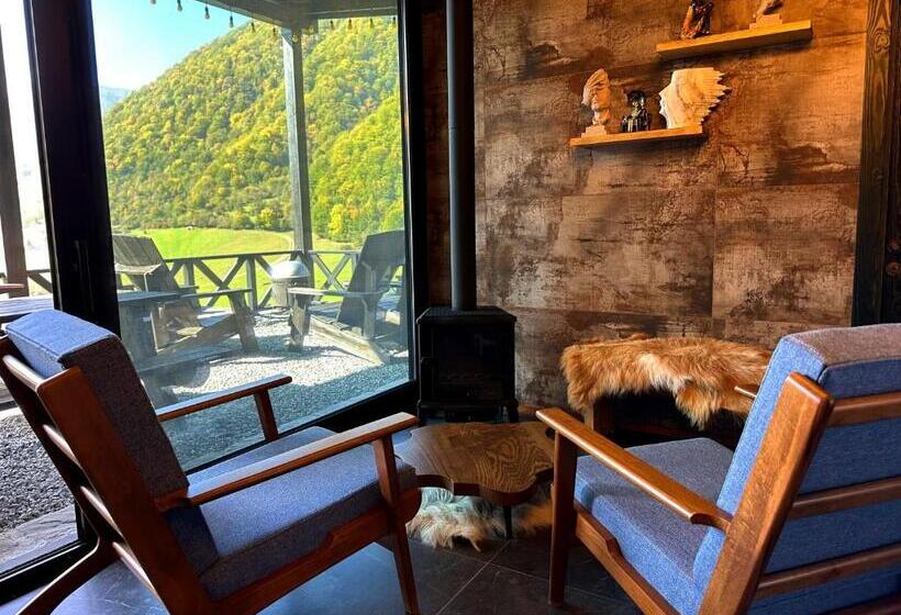 Runaway House Qalacıq