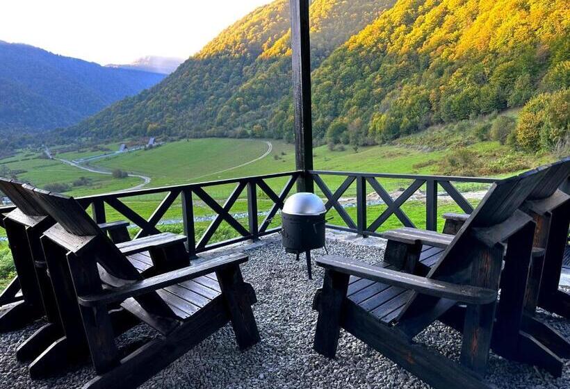 Runaway House Qalacıq