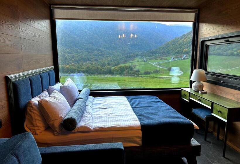 Runaway House Qalacıq